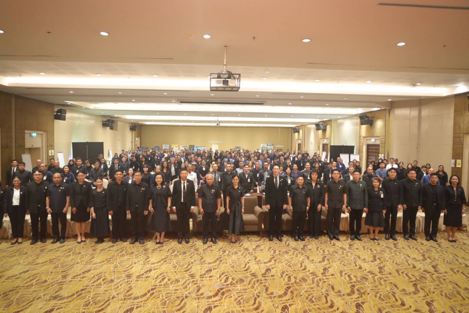 พช.มหาสารคาม ร่วมรับมอบนโยบาย มท.4 ขับเคลื่อนเครือข่าย “โคก หนอง นา” เสริมพลังเครือข่ายศูนย์เรียนรู้ฯ พัฒนาคุณภาพชีวิตประชาชนอย่างยั่งยืน