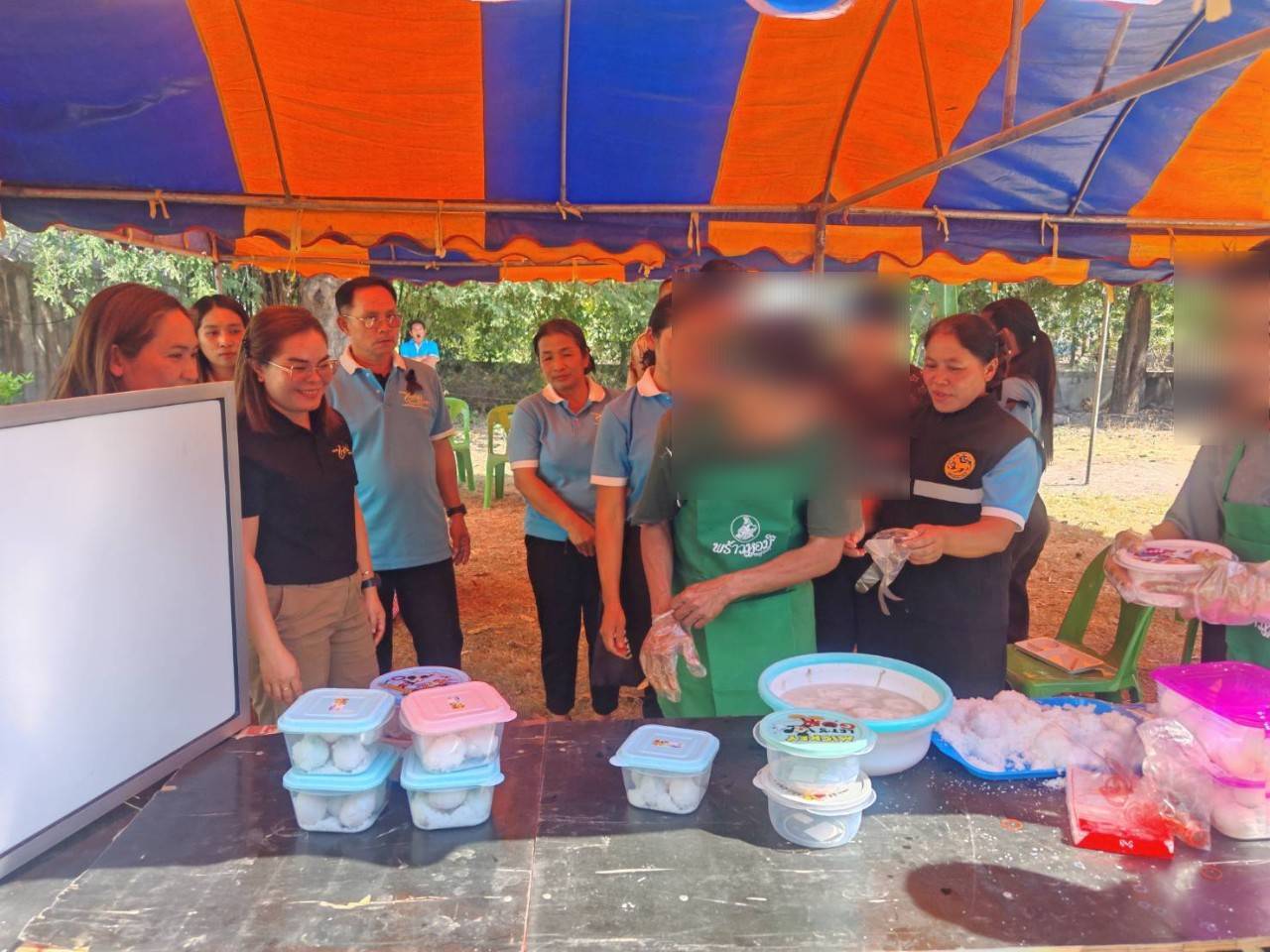 พช.มหาสารคาม ร่วมกับ​ ป.ป.ส.ภาค​4​ ลงพื้นที่หมู่บ้านกองทุนแม่ของแผ่นดิน​ ติดตาม​ สนับสนุน ให้กำลังใจ​ ผู้ผ่านการบำบัด กิจกรรมส่งเสริมสนับสนุนสัมมาชีพชุมชนแก่เยาวชน กลุ่มเสี่ยง หรือผู้ผ่านการบำบัด "คืนคนดีสู่สังคม" อำเภอยางสีสุราช